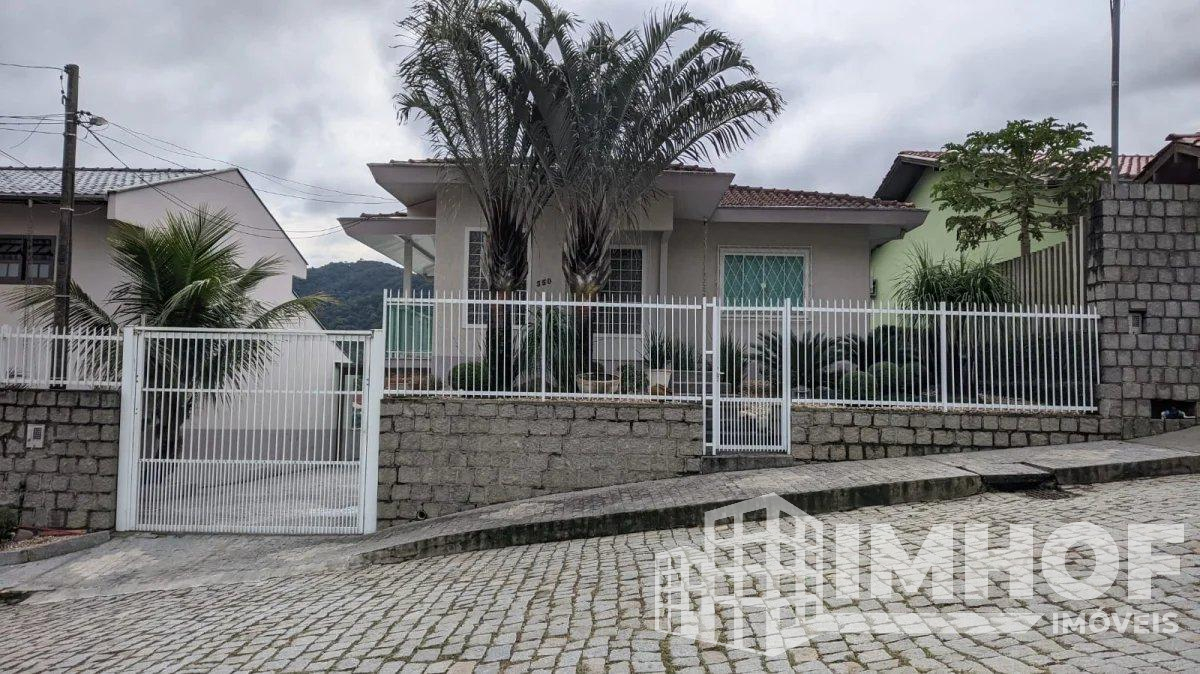 Casa com 3 quartos, à venda em Brusque, Jardim Maluche